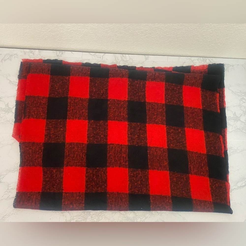 Old Navy Plaid Flannel Scarf Red Black Cozy Soft Brushed Fringe 74x25" NWT - Picture 5 of 5